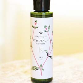 みつばちローション “花” しっとりタイプ150ml